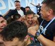 Nebunie! Fostul atacant de la Rapid a luat titlul ca antrenor, deși pornea cu a treia șansă! Trofeu adus cu elicopterul