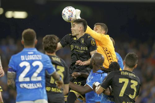 Benjamin Siegrist (dreapta) și-a anunțat plecarea de la Genoa și revine la Rapid, foto: Imago Images