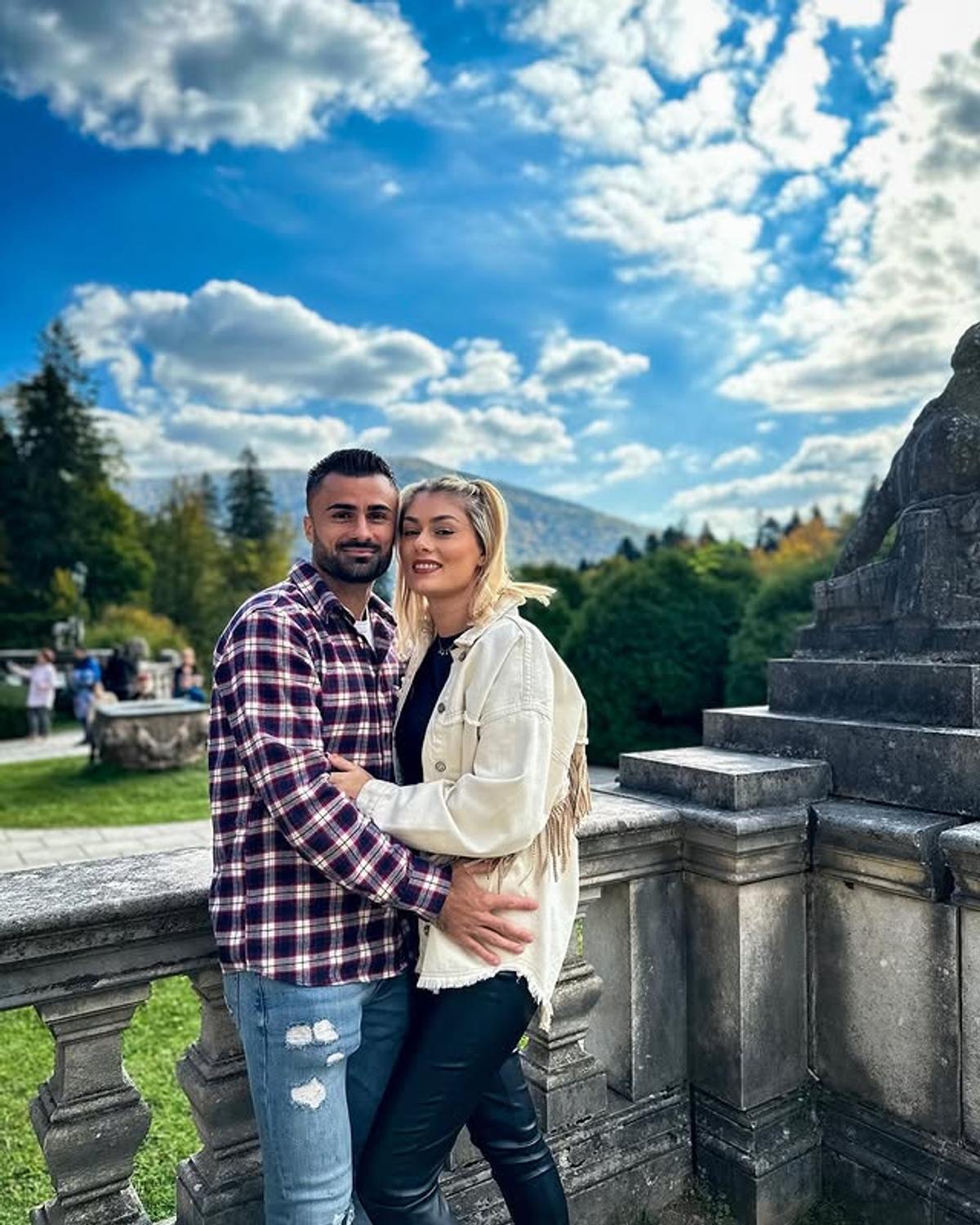 „Ce să căutăm în Dubai, când nu am văzut Iașiul?” » E măritată cu fotbalistul din Superliga care câștigă sute de mii de euro pe an, dar surprinde
