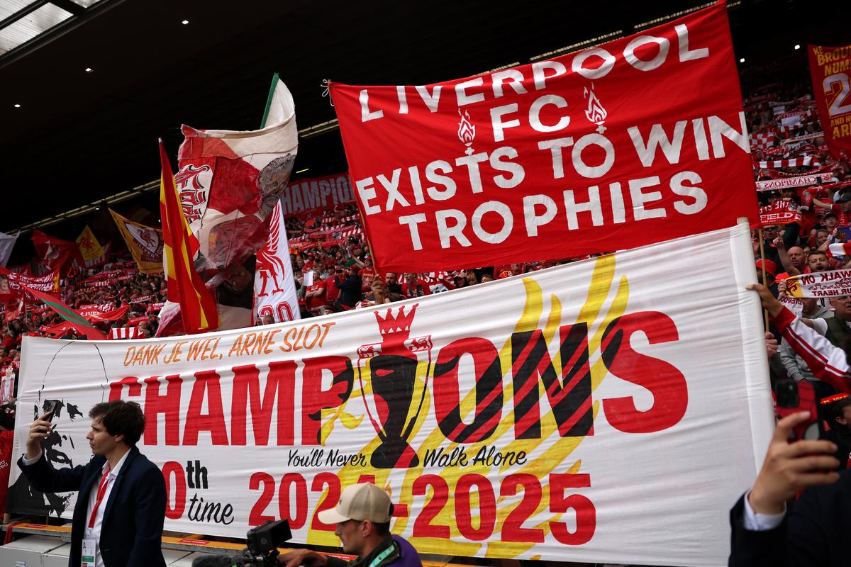 Liverpool a primit trofeul de campioană în Premier League