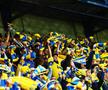 Imagini antologice: au cucerit titlul după 90 de ani, iar suporterii au invadat terenul