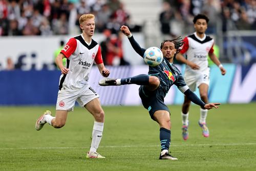 Hugo Larsson (stânga) este dorit de Xabi Alonso la Real Madrid // FOTO: Getty Images