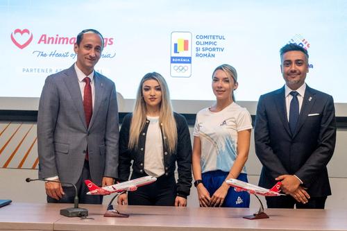 Mihaela Cambei și Bernadette Szocs alături de Mihai Covaliu și Marius Pandel, CEO AnimaWings la evenimentul de la sediul COSR FOTO COSR