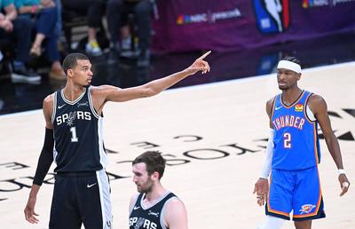 Victor Wembanyama, din nou stelar: coș de la jumătatea terenului! San Antonio Spurs a spulberat-o pe Oklahoma