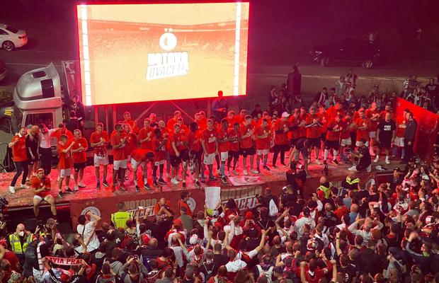 FOTO Stanciu a cântat după primul titlu în Cehia! Fiesta cu 4.000 de fani până spre miezul nopţii