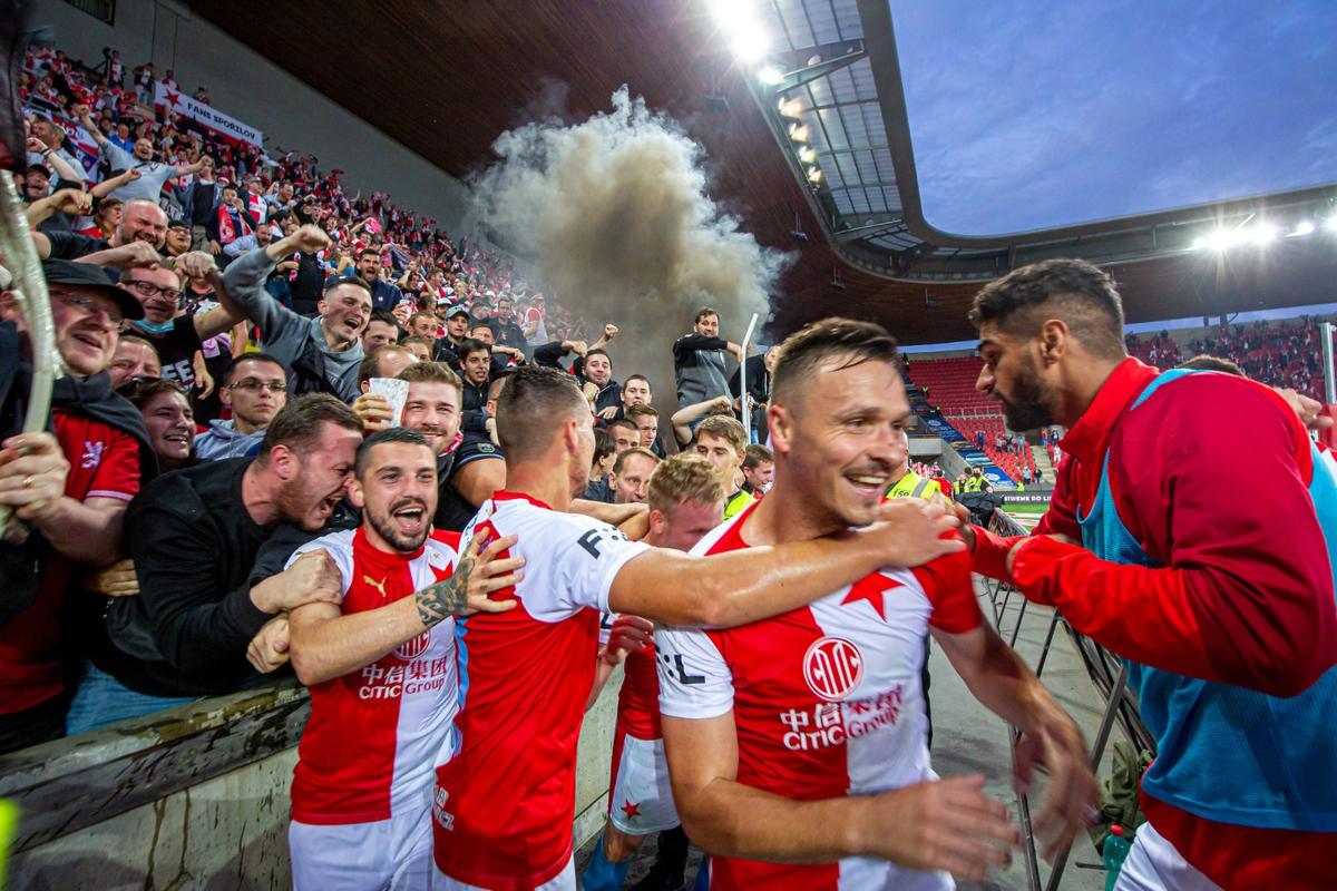 FOTO Stanciu a cântat după primul titlu în Cehia! Fiesta cu 4.000 de fani până spre miezul nopţii