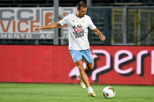 Nicio pandemie nu o poate schimba pe Atalanta, revelaţia sezonului în Serie A, care a revenit incredibil de la 0-2 cu Lazio. Ştefan Radu, înlocuit în minutul 76, şi apărarea lazială s-au prăbuşit şi sunt la patru puncte de lider.