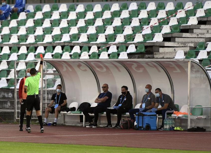 Hațegan l-a trimis în tribună pe Grozavu FOTO: Bogdan Bălaș