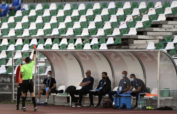 SEPSI - POLI IAȘI 5-1. Ce i-ar fi spus Leo Grozavu lui Hațegan înainte să fie trimis în tribună: „Faci numai circ”