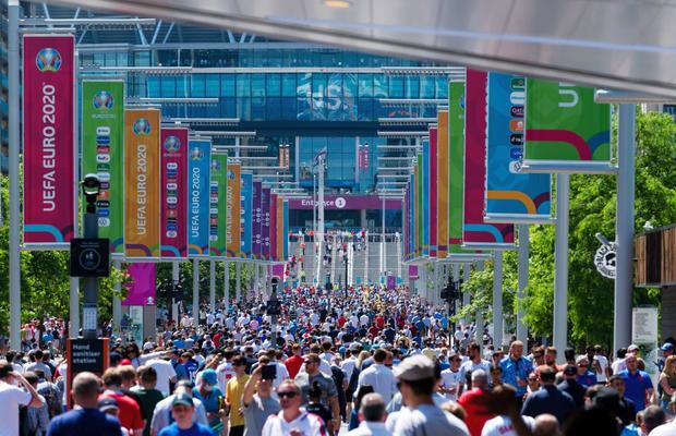 S-au întors bișnițarii! Prețuri exorbitante la Franța - Elveția, ultimul meci găzduit de București: cât a ajuns să coste un bilet la peluză