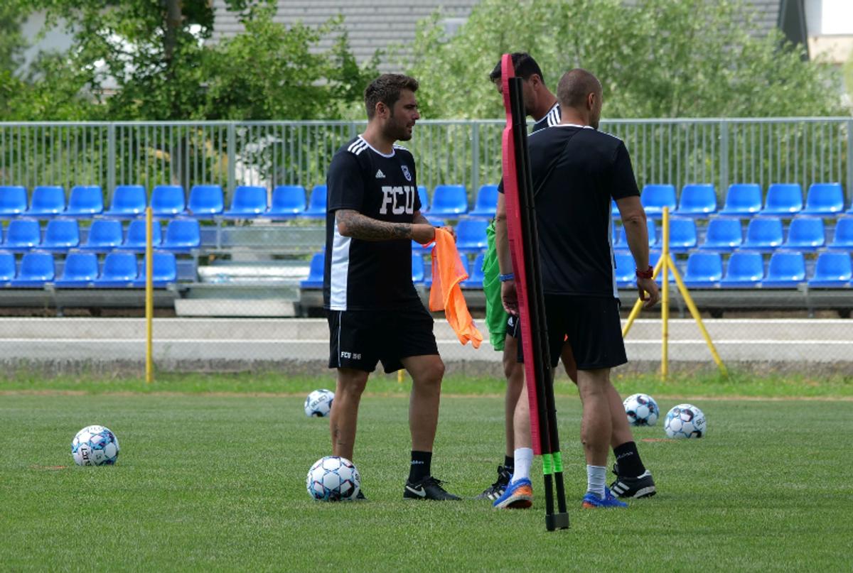 Nici FC U Craiova n-a scăpat de caniculă » Antrenament defensiv la 30 de grade, înaintea primului amical al lui Mutu