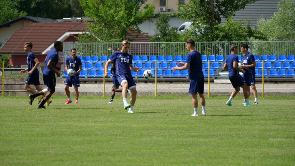 Nici FC U Craiova n-a scăpat de caniculă » Antrenament defensiv la 30 de grade, înaintea primului amical al lui Mutu