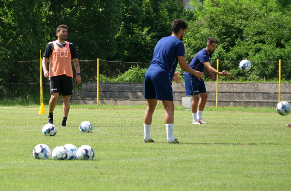 Nici FC U Craiova n-a scăpat de caniculă » Antrenament defensiv la 30 de grade, înaintea primului amical al lui Mutu