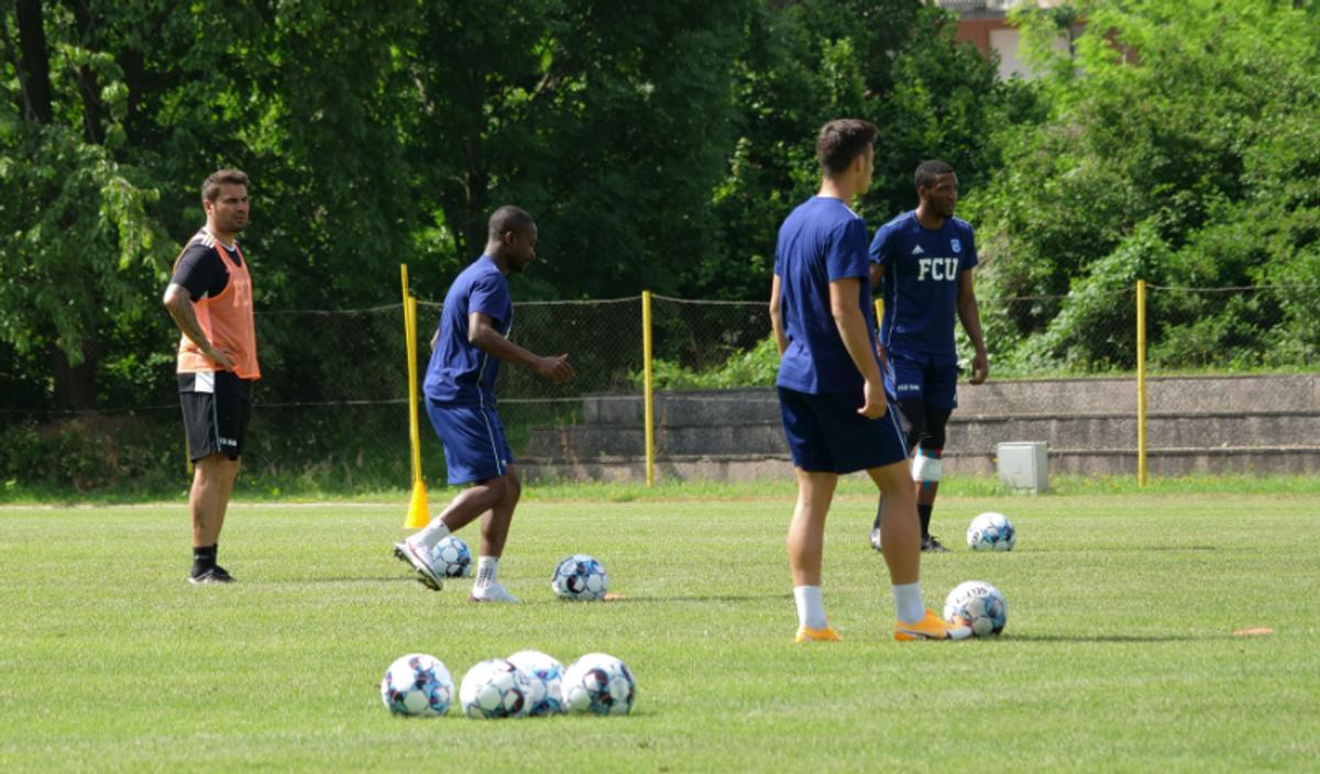 Nici FC U Craiova n-a scăpat de caniculă » Antrenament defensiv la 30 de grade, înaintea primului amical al lui Mutu