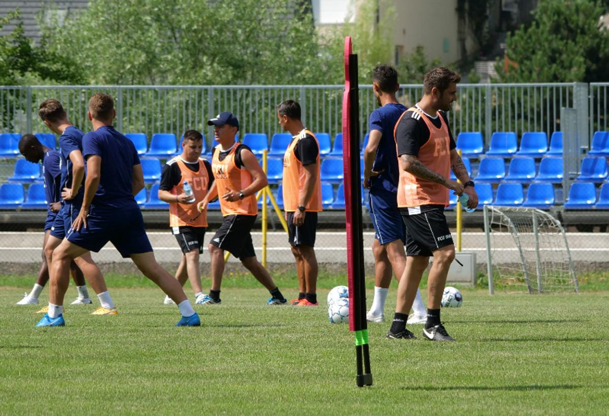 Nici FC U Craiova n-a scăpat de caniculă » Antrenament defensiv la 30 de grade, înaintea primului amical al lui Mutu