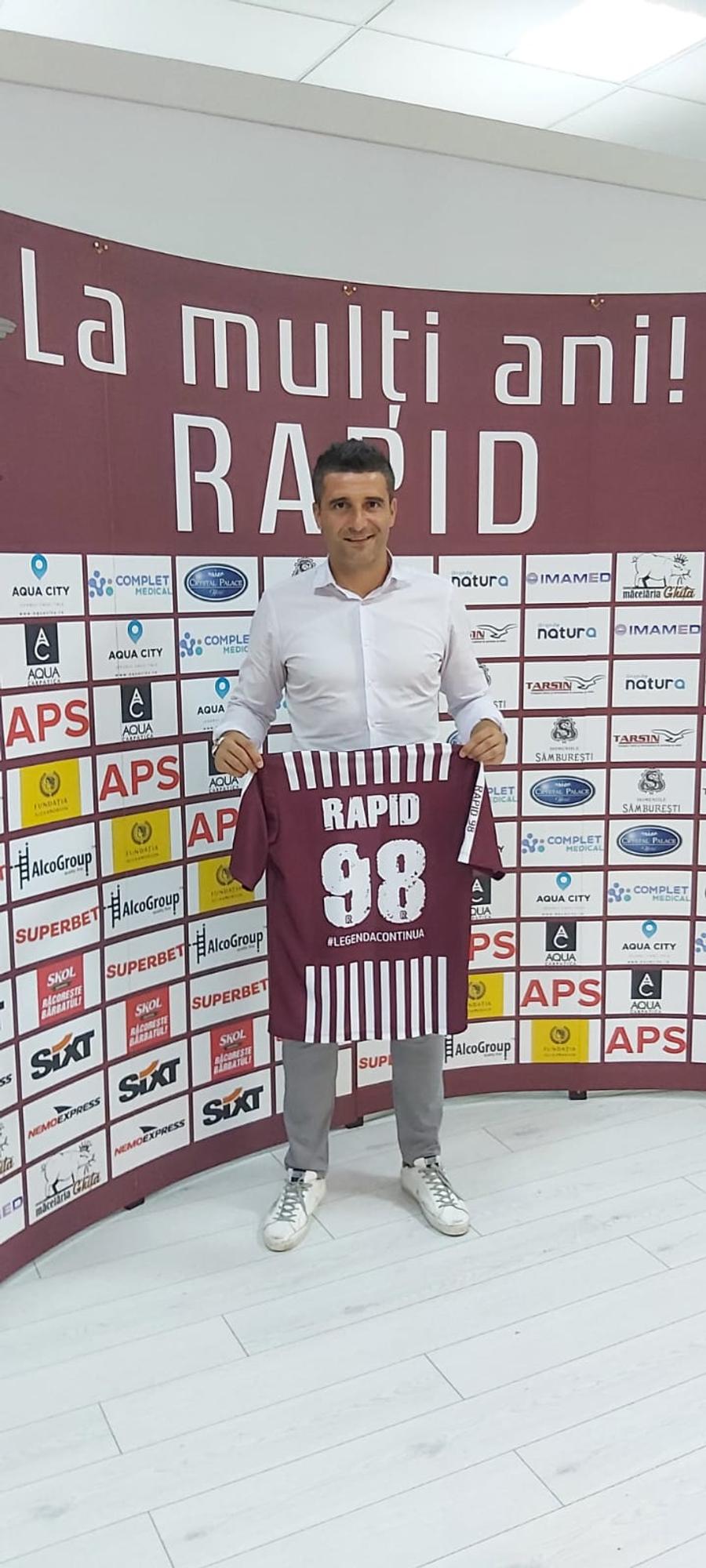 Daniel Niculae prezintă tricoul special creat pentru acest moment Rapid a sărbătorit 98 de ani de la înființare! Ce glorii au participat la eveniment
