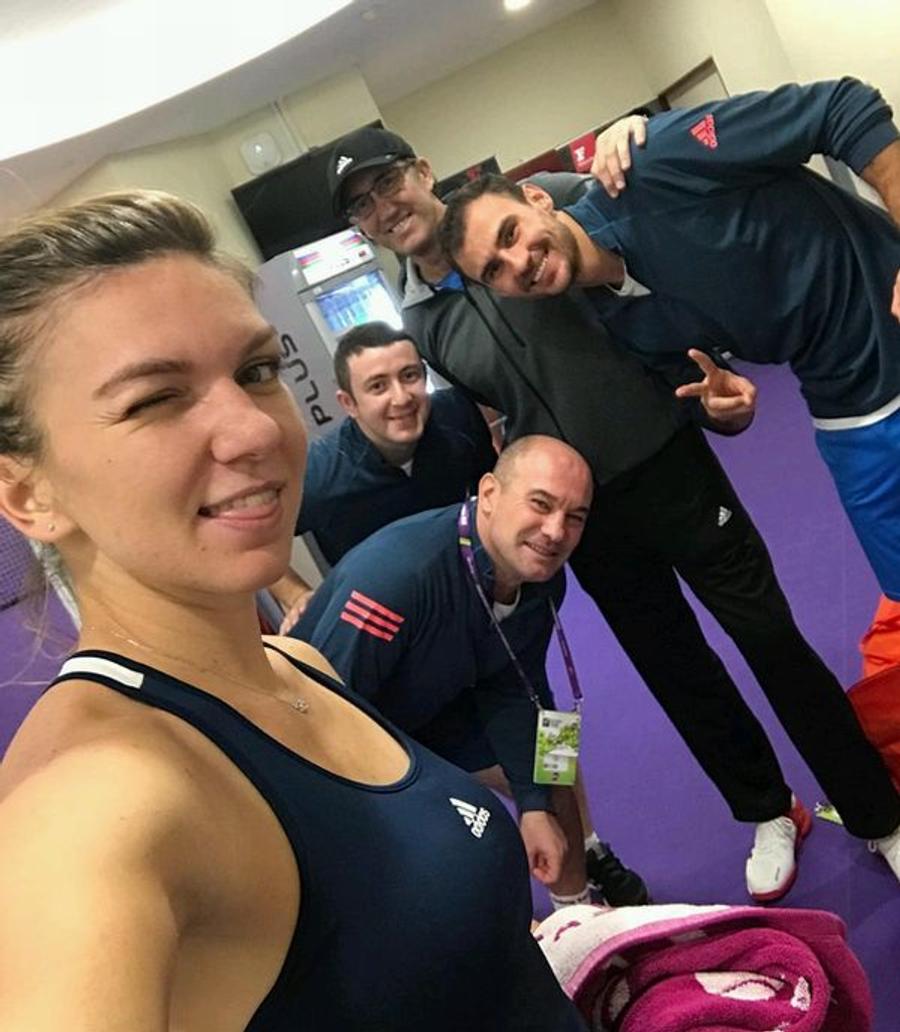 Dragoș Luscan, dreapta, alături de echipa lui Halep El e punctul comun al succeselor lui Halep și Popovici: „După ce am lucrat cu Simona, mă gândeam dacă vom mai avea un astfel de sportiv”