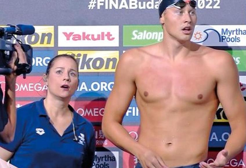 Americanul Justin Ress (24 de ani) a încheiat primul în finala probei de 50 de metri spate de la Campionatele Mondiale de natație, dar a fost descalificat din cauza unei erori comise în ultimul metru.
