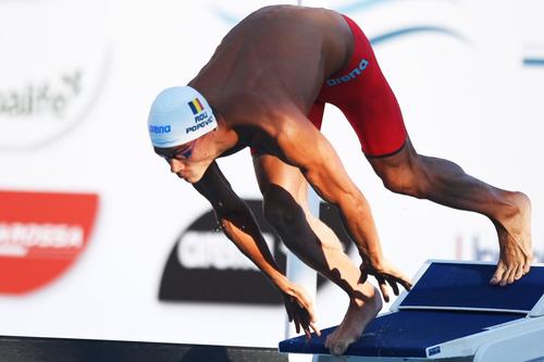 David Popovici, 18 ani, a câștigat la Turneul Sette Colli (Italia) și proba de 200m liber, după ce ieri își adjudecase primul loc și în cursa de 100m liber. Foto: Imago