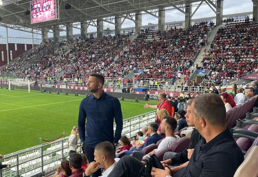 Rapid 100: Cântând în ploaie » Peste 8.000 de fani au sărbătorit centenarul în Giulești, în ciuda furtunii: spectacol cu legende, vedete, drone și artificii
