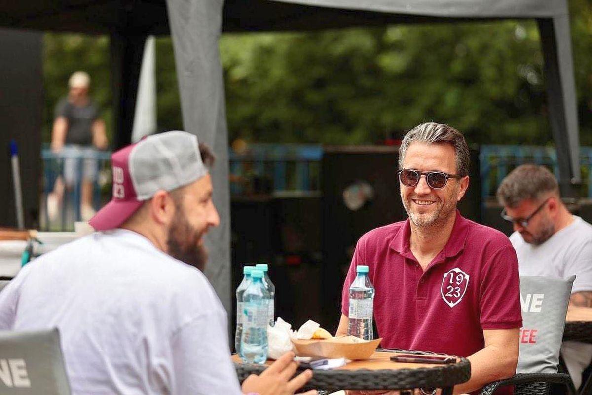 Niculae și Săpunaru - vită angus, Șumudică - cârnăcior de porc! Panoul la care s-au oprit toți rapidiștii