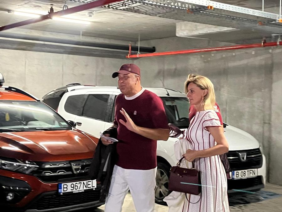 Rapid 100: Cântând în ploaie » Peste 8.000 de fani au sărbătorit centenarul în Giulești, în ciuda furtunii: spectacol cu legende, vedete, drone și artificii