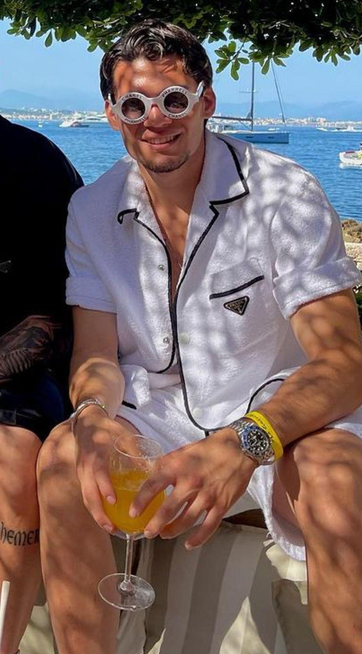Lux și opulență  » Denis Alibec, vacanță „fierbinte” pe Coasta de Azur, alături de Ianis Hagi și Tudor Băluță