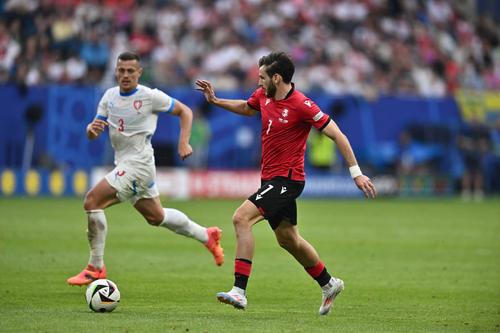 Khvicha Kvaratskhelia (23 de ani), extrema stângă de la Napoli, ar putea ajunge la PSG în această perioadă de transferuri.