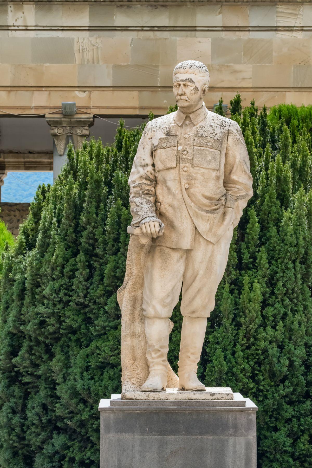 O echipă de fotbal poartă un nume inspirat de „opera” lui Stalin, unul dintre cei mai mari criminali ai umanității! Clubul e lider în campionatul țării care a făcut istorie la Euro 2024