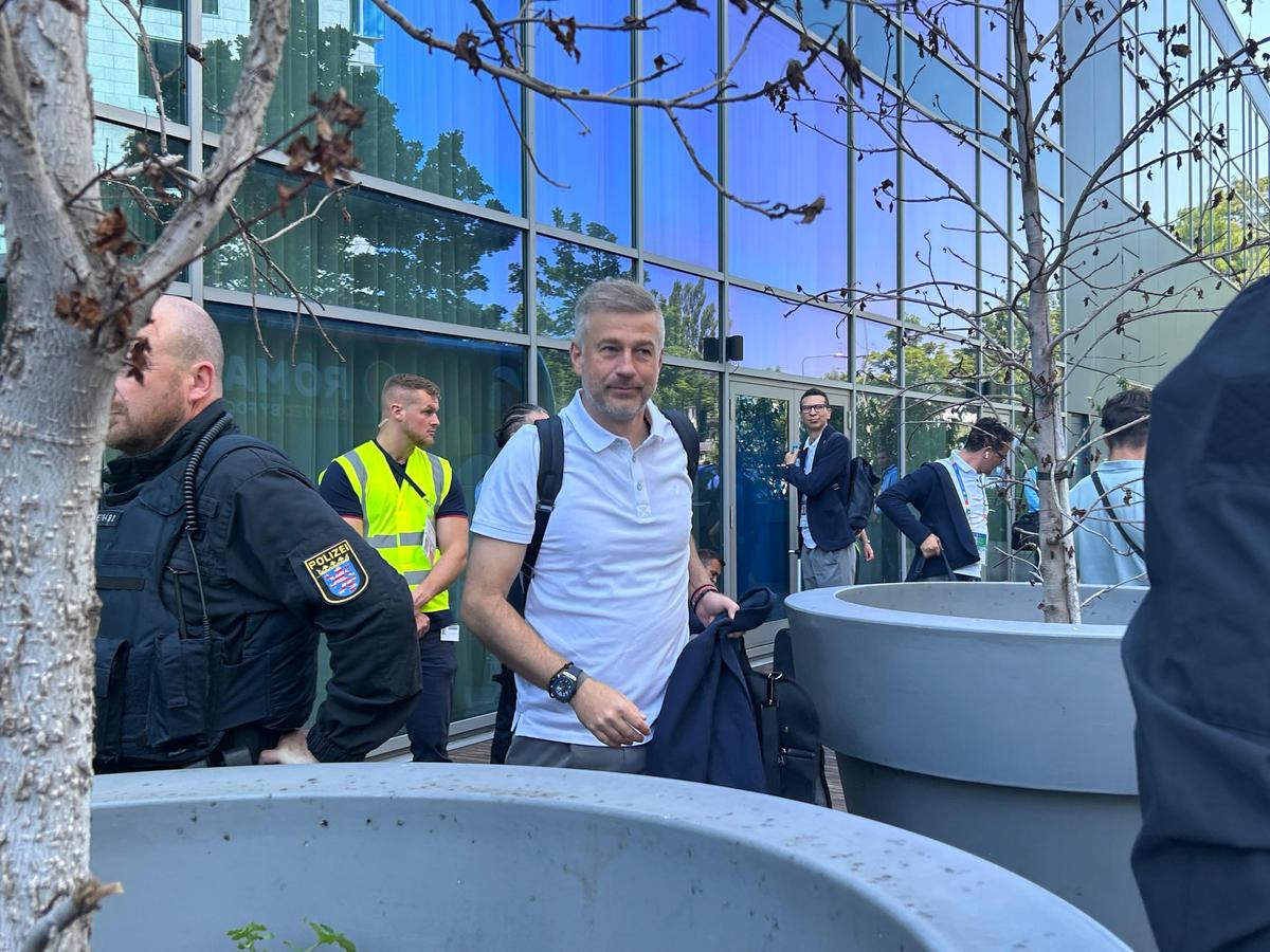 Nu e sold-out! » Mai sunt bilete pentru Slovacia - România, dar bișnițarii își fac de cap pe rețelele de socializare