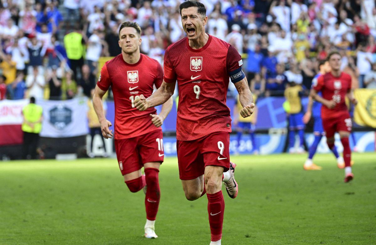 Nu încercați așa ceva acasă! » Caraghios modul în care Robert Lewandowski a ales să execute penalty-ul cu Franța. Lovitura s-a repetat