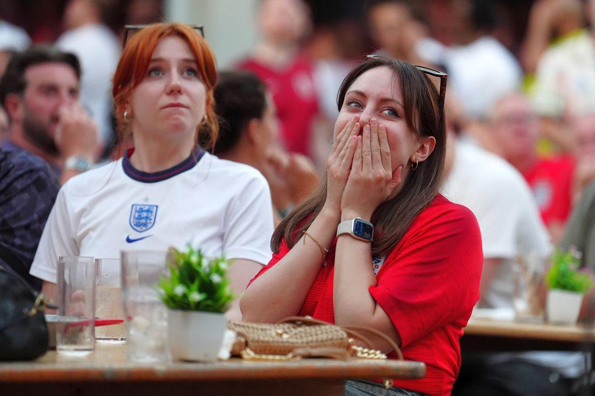 Suporterii Angliei, doborâți de plictiseală în meciul cu Slovenia! Imagini virale pe continent