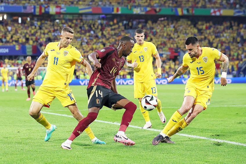 Andrei Burcă, în dreapta, numărul 15 // foto: Guliver/gettyimages