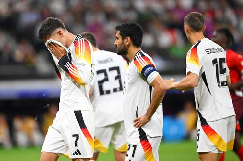 Țânțarii îi sâcâie pe nemți în cantonament. Foto: Imago Images