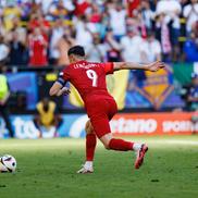 Penalty-ul lui Robert Lewandowski în meciul cu Franța / Sursă foto: Imago Images