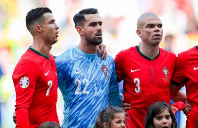 De ce stă nefiresc Cristiano Ronaldo la intonarea imnului Portugaliei? Motivul este simplu
