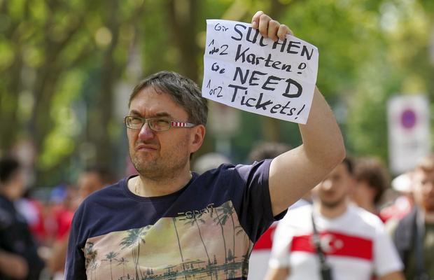 Nu e sold-out! » Mai sunt bilete pentru Slovacia - România, dar bișnițarii își fac de cap pe rețelele de socializare