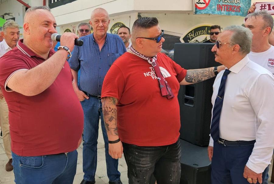 Imagini de la aniversarea de 101 de ani a Rapidului » Momente tari surprinse de GSP: show la microfon, dedicații de la „Bocciu” și Miță Iosif + Rapidiștii au sărit în piscină