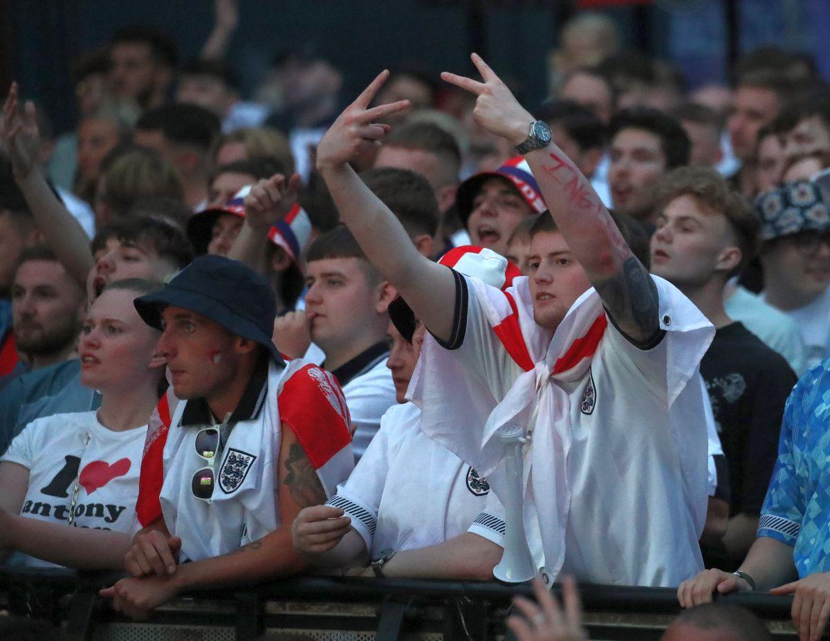 „Efectul Anglia” » Imagini din timpul meciului cu Slovenia: suporterii „Three Lions” n-au mai rezistat și au ajuns virali