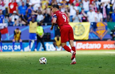 Nu încercați așa ceva acasă! » Caraghios modul în care Robert Lewandowski a ales să execute penalty-ul cu Franța. Lovitura s-a repetat