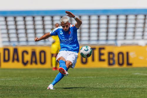 FC Botoșani l-au adus pe Chapi Romano (26 de ani), mijlocaș argentinian care a evoluat ultima oară pentru Belenenses, club din liga secundă a Portugaliei.