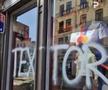 Mesajele afișate peste tot în oraș de fanii lui Lyon contra proprietarului clubului, John Textor / Foto: X