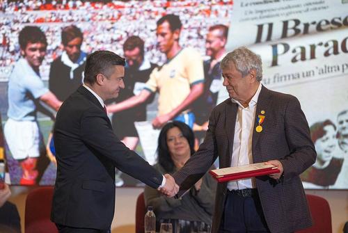 Mihai Chirica, primarul Iașiului, l-a făcut cetățean de onoare pe Mircea Lucescu // foto: Facebook