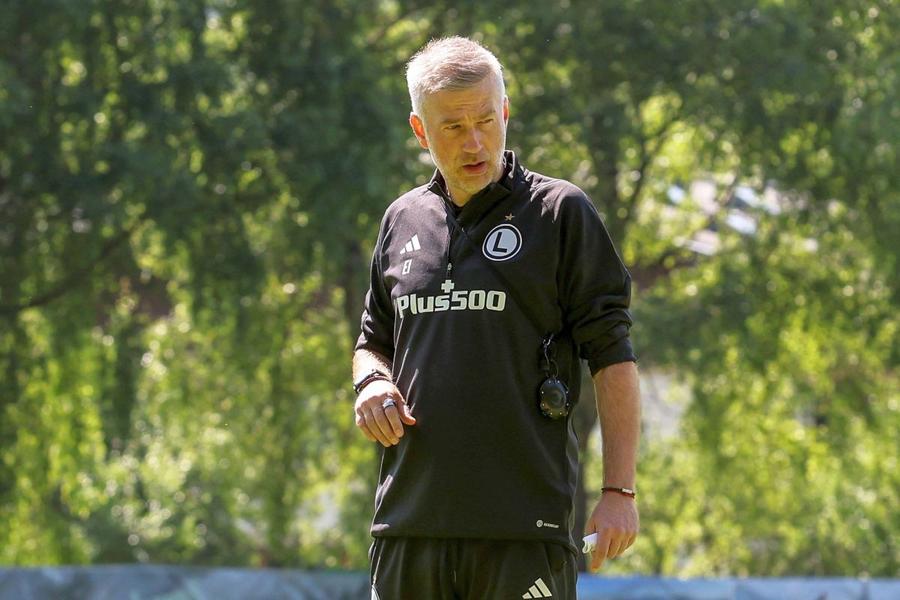 Edward Iordănescu, antrenorul de la Legia // foto: Imago Images În ce s-a băgat Edi Iordănescu! » Polonezii dezvăluie datoriile imense ale Legiei și „șmecheriile” patronului