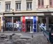 Mesajele afișate peste tot în oraș de fanii lui Lyon contra proprietarului clubului, John Textor / Foto: X