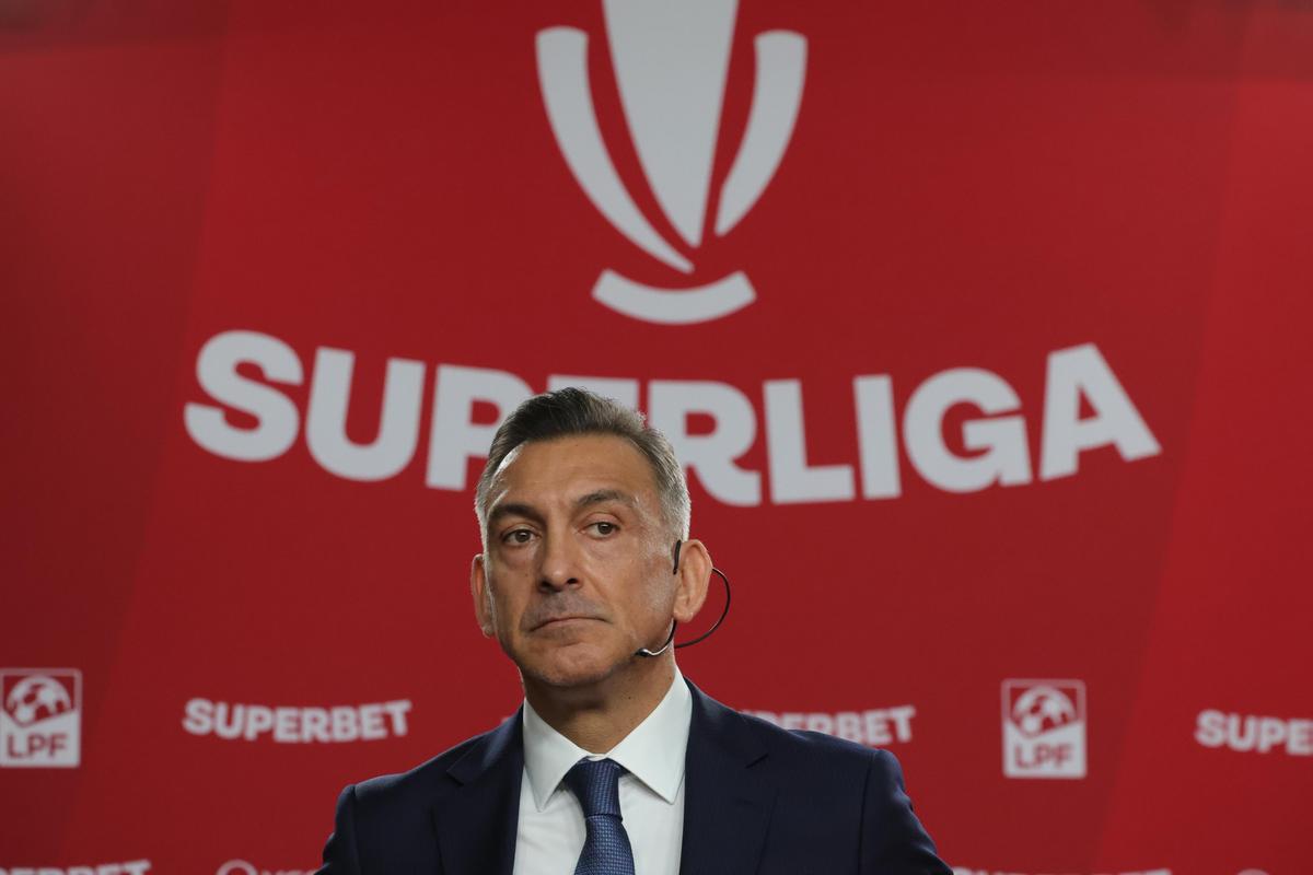 Imagini de la tragerea la sorți Superligă 2025-2026