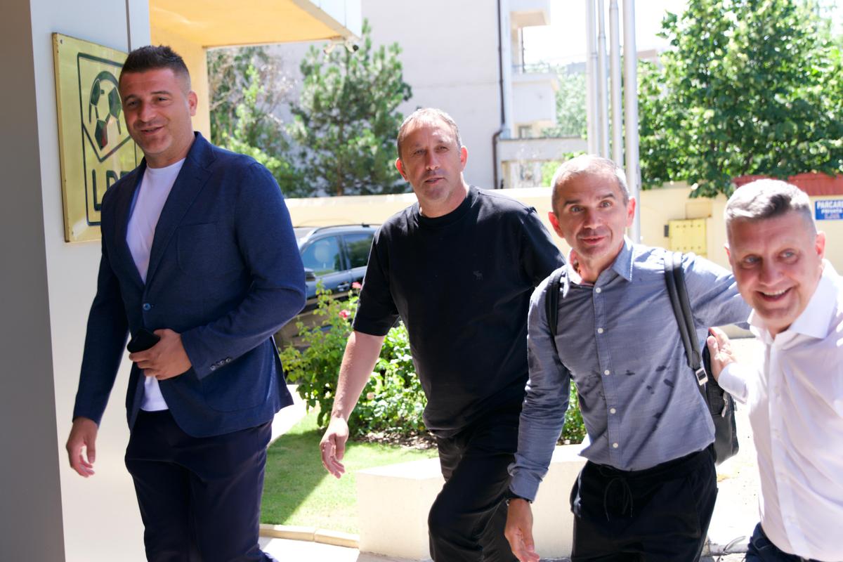 Oficialii echipelor din Superliga au început să ajungă la sediul LPF înainte de tragerea la sorți
