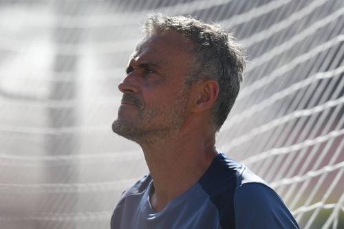Antrenorul Luis Enrique suferă alături de jucătorii de la PSG în canicula și condițiile teribile din SUA / Foto: Imago