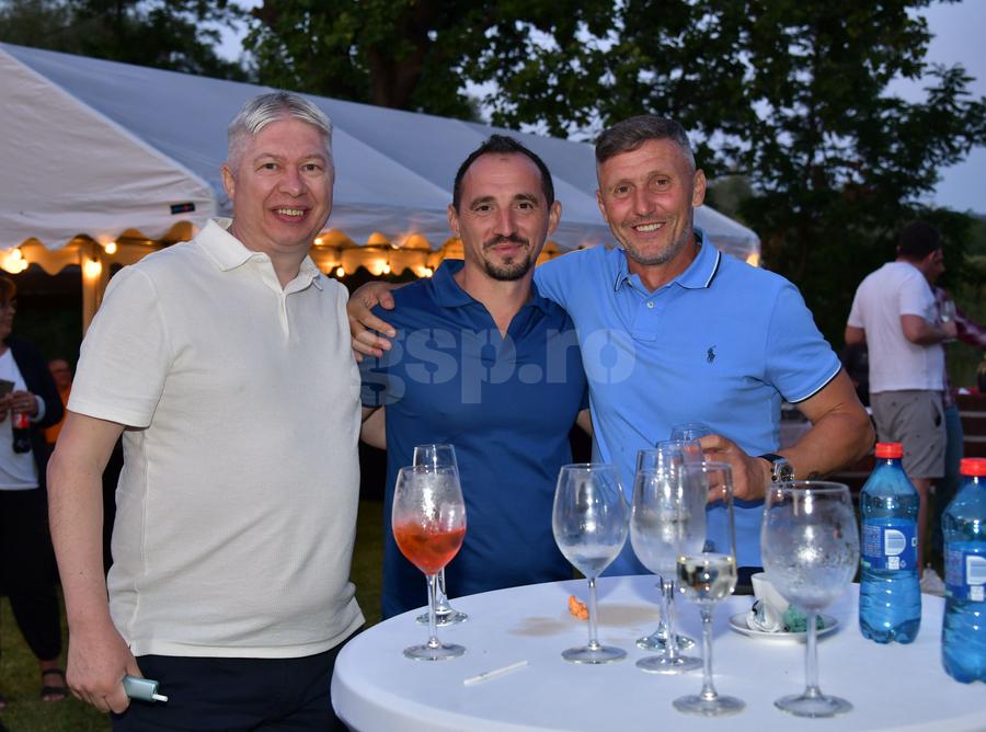 Claudiu Tudor (în mijloc) a participat la sfârșitul săptămânii trecute la festivitățile legate de împlinirea a 30 de ani de la finala Cupei României 1995, Petrolul - Dinamo. Foto: Cristi Preda (GSP) Președintele Petrolului, interviu spectaculos: „Discutăm cu doi stranieri foarte tari, putem da lovitura!” » Anunță negocieri cu un sponsor uriaș