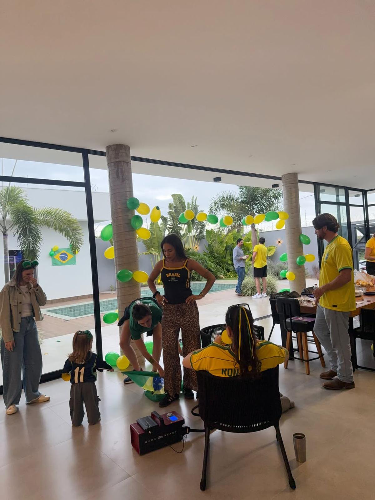Elizabeth Omoregie s-a îmbrăcat în tricoul naționalei favorite de la Mondial! O are alături pe iubita handbalistă